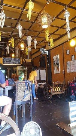 Be Beez Cafe & Guesthouse